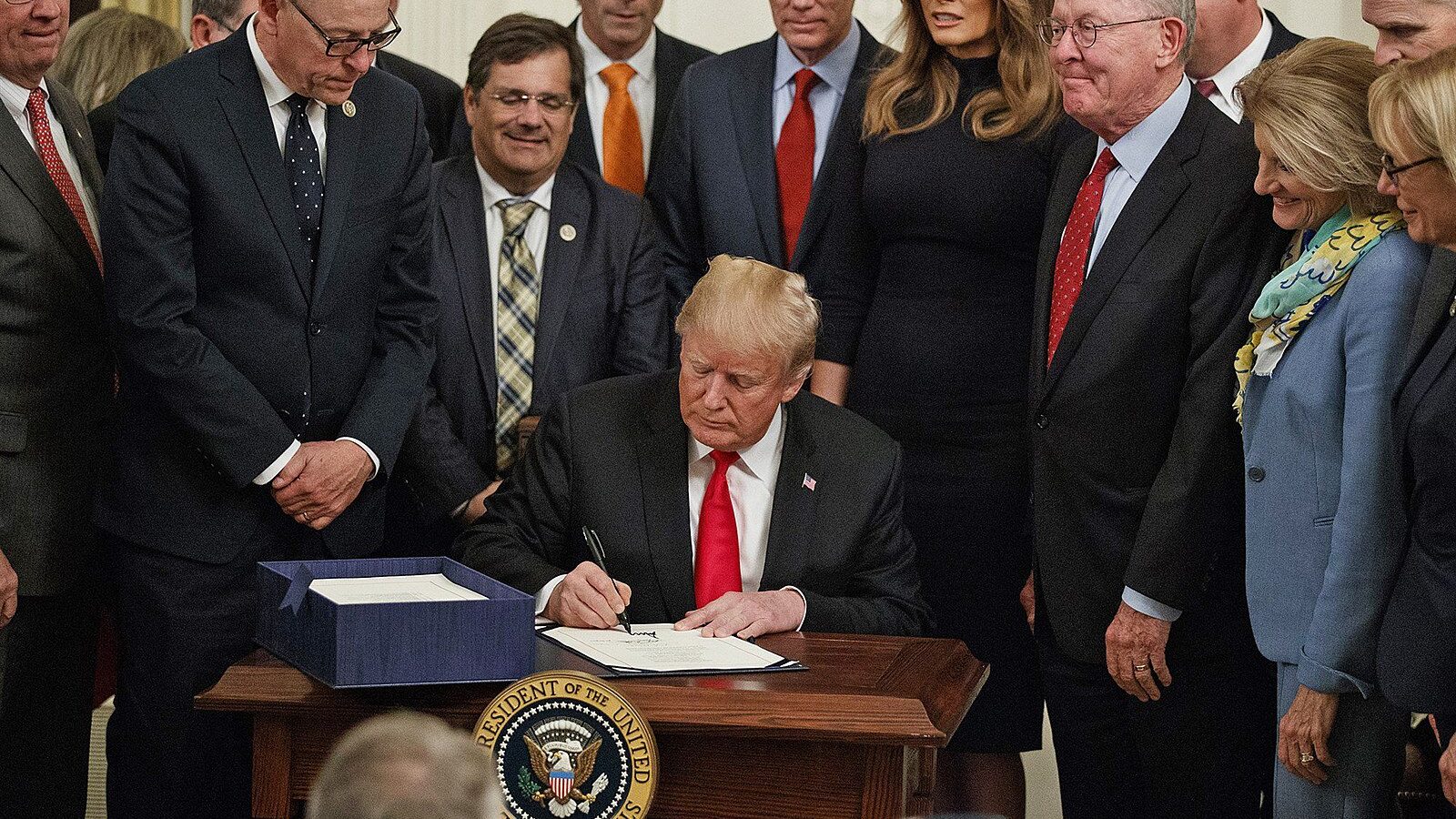 Donald Trump zapowiedział rozmowy z prezydentem Chin, Xi Jinpingiem, na temat wykupienia TikToka przez amerykańską firmę