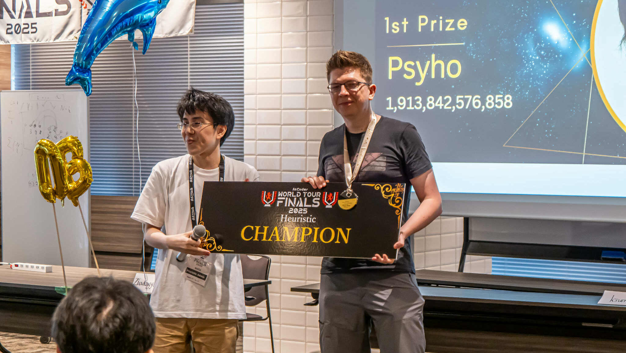 Przemysław „Psyho” Dębiak wygrywa zawody AtCoder World Tour Finals 2025