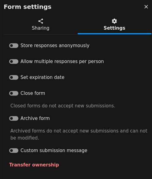 Ustawienia formularza: odpowiedzi anonimowe, wiele odpowiedzi na osobę, data ważności formularza, zamknięcie formularza, archiwizacja formularza, własna wiadomość po przesłaniu formularza oraz możliwość przeniesienia praw na inną osobę.