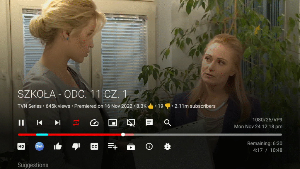 Odtwarzacz SmartTube'a pokazujący kadr „Szkoły” TVNu, odcinek 11, część 1