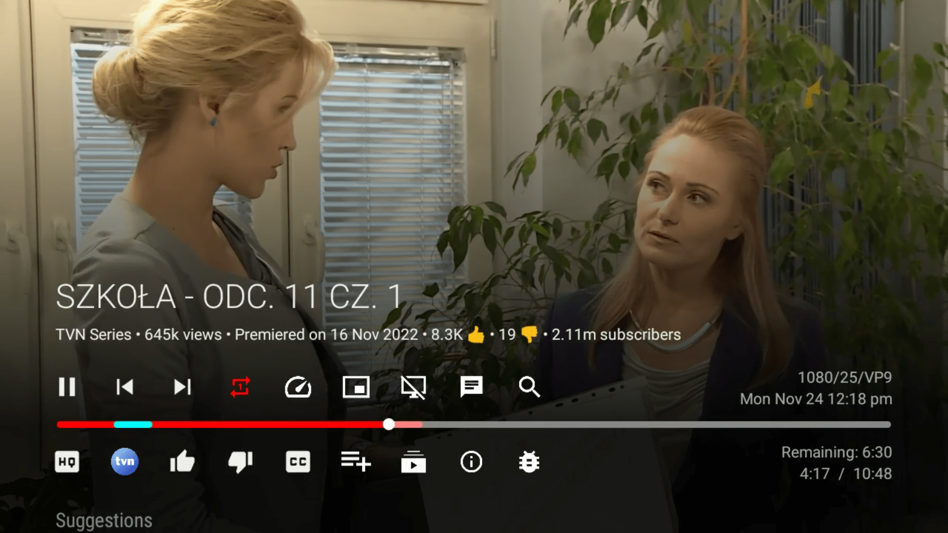 Odtwarzacz SmartTube'a pokazujący kadr „Szkoły” TVNu, odcinek 11, część 1