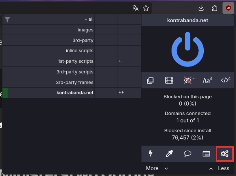 Ekran główny wtyczki uBlock Origin, z zaznaczonym na czerwono łączem do ustawień wtyczki.
