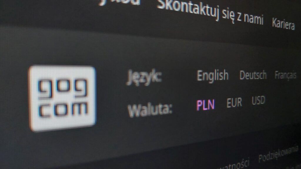 Logotyp serwisu gog.com wraz z kilkoma innymi linkami w stopce definiującymi walutę oraz język interfejsu.