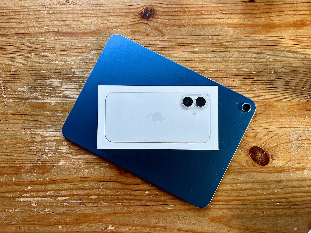 Apple wydaje pilną aktualizację systemów iOS i iPadOS — kod exploita DarkSword został opublikowany na GitHubie